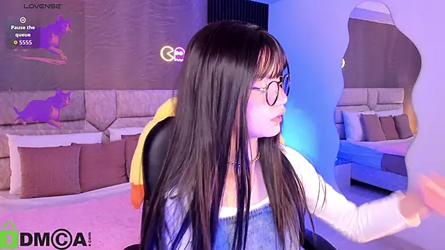 Snapshot of Arinextdoor chatting on 10.21.25 Arinextdoor online show from 10.21.25