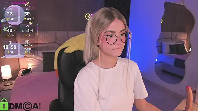 Snapshot of Arinextdoor chatting on 11.22.25 Arinextdoor online show from 11.22.25