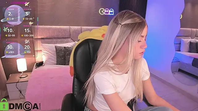 Snapshot of Arinextdoor chatting on 11.25.25 Arinextdoor online show from 11.25.25