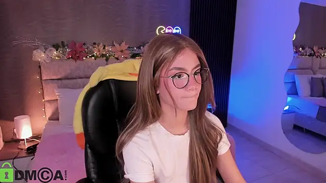 Snapshot of Arinextdoor chatting on 11.28.25 Arinextdoor online show from 11.28.25