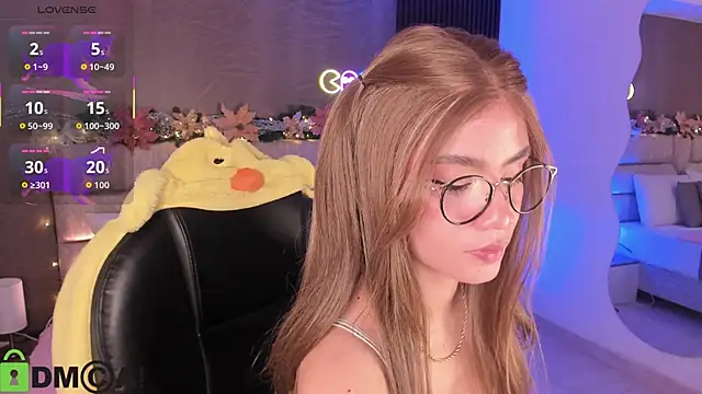 Snapshot of Arinextdoor chatting on 11.28.25 Arinextdoor online show from 11.28.25