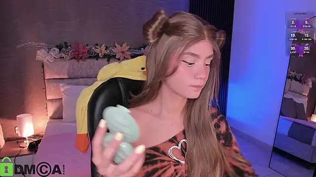 Snapshot of Arinextdoor chatting on 11.29.25 Arinextdoor online show from 11.29.25