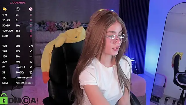 Snapshot of Arinextdoor chatting on 12.15.25 Arinextdoor online show from 12.15.25