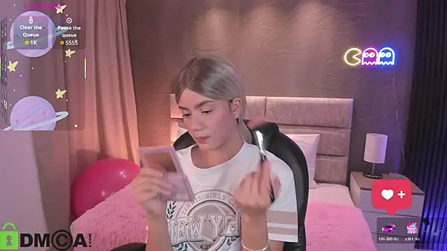 Snapshot of Arinextdoor chatting on 02.05.26 Arinextdoor online show from 02.05.26