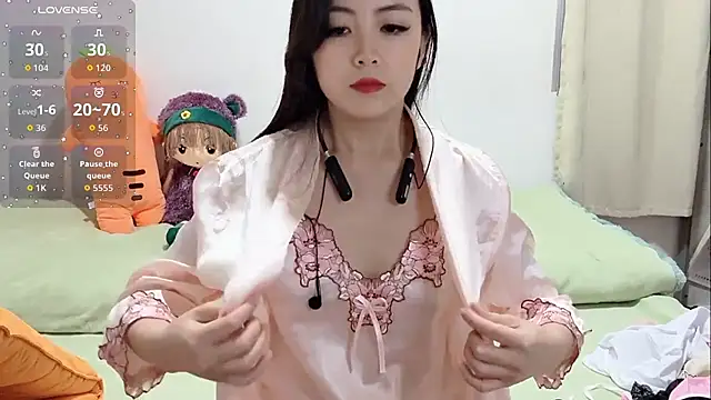 Snapshot of Yingbao-Baby chatting on 11.20.25 Yingbao-Baby online show from 11.20.25