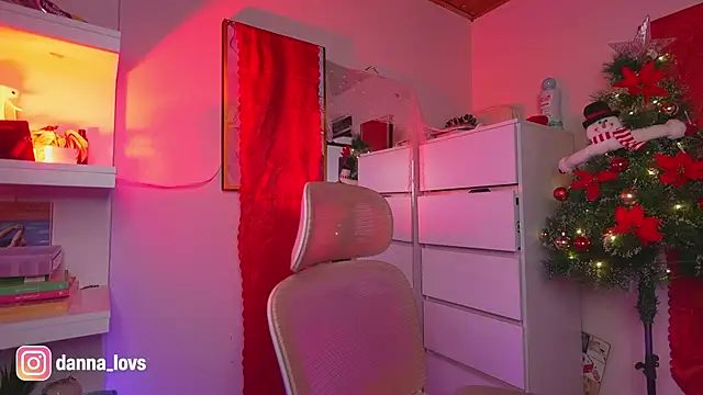 Dannaa Lovs online show from 11.24.25