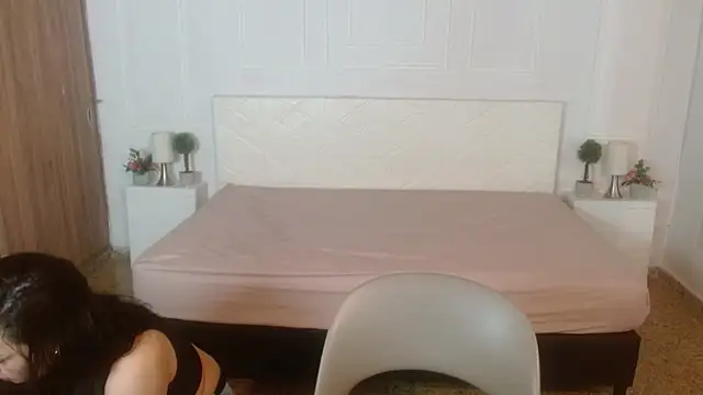 IvyShine7 online show from 12.22.25