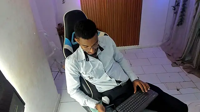 Darwin mayo online show from 11.07.25