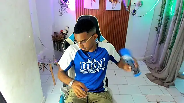 Darwin mayo online show from 11.11.25