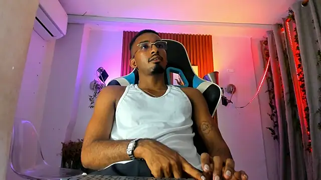 Darwin mayo online show from 11.18.25