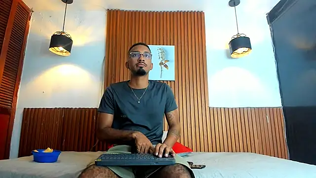 Darwin mayo online show from 12.20.25