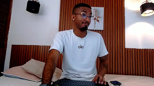 Darwin mayo online show from 04.01.26