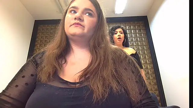 Snapshot of LissaBigTitts chatting on 10.25.25 LissaBigTitts online show from 10.25.25