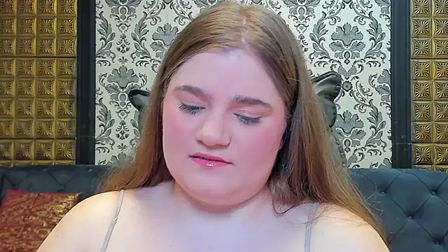 Snapshot of LissaBigTitts chatting on 12.19.25 LissaBigTitts online show from 12.19.25