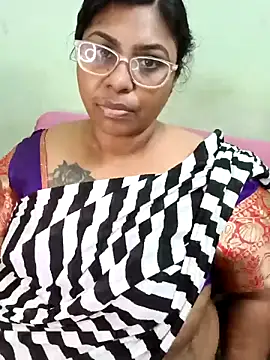 Snapshot of zara-mallus chatting on 09.20.25 zara-mallus online show from 09.20.25