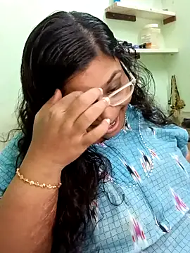 Snapshot of zara-mallus chatting on 09.26.25 zara-mallus online show from 09.26.25