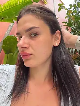 Snapshot of MiraReach chatting on 02.22.26 MiraReach online show from 02.22.26