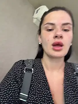 Snapshot of MiraReach chatting on 02.25.26 MiraReach online show from 02.25.26