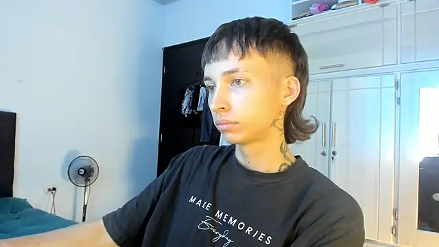 Snapshot of spacehumanz chatting on 02.12.26 spacehumanz online show from 02.12.26