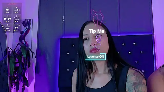Snapshot of Billie_Eilish chatting on 09.18.25 Billie Eilish online show from 09.18.25