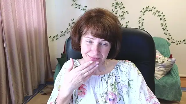 Snapshot of Lia_Tito chatting on 06.17.26 Lia Tito online show from 06.17.26
