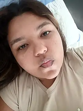 Snapshot of Luzky chatting on 11.17.25 Luzky online show from 11.17.25