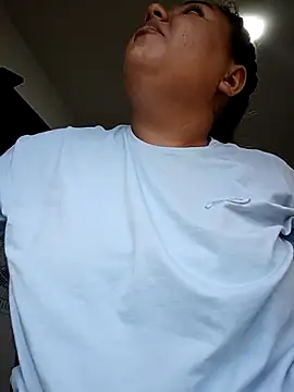 Snapshot of Luzky chatting on 11.27.25 Luzky online show from 11.27.25