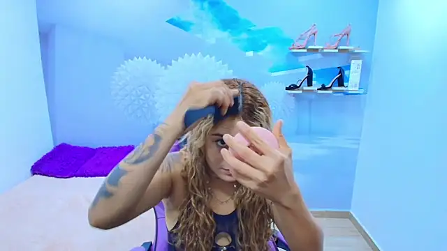 ESMERALDA-BLUE online show from 09.18.25