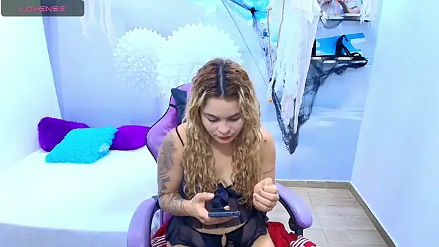 ESMERALDA-BLUE online show from 10.16.25