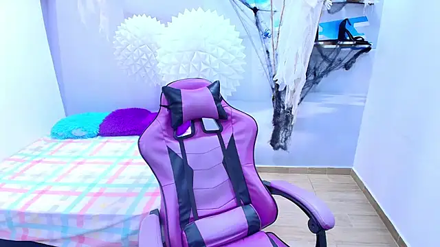 ESMERALDA-BLUE online show from 10.23.25