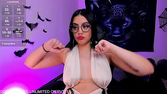 Snapshot of nicol_ruizz chatting on 10.14.25 nicol ruizz online show from 10.14.25