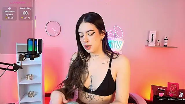 Snapshot of Alice_Vixen chatting on 11.01.25 Alice Vixen online show from 11.01.25