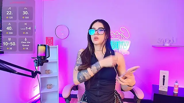 Snapshot of Alice_Vixen chatting on 11.06.25 Alice Vixen online show from 11.06.25