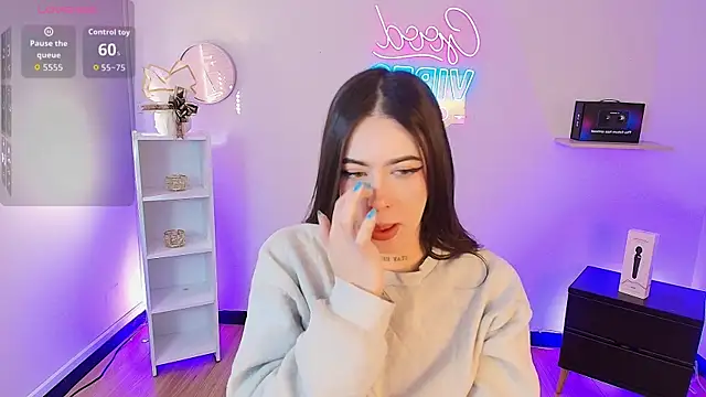 Snapshot of Alice_Vixen chatting on 12.22.25 Alice Vixen online show from 12.22.25