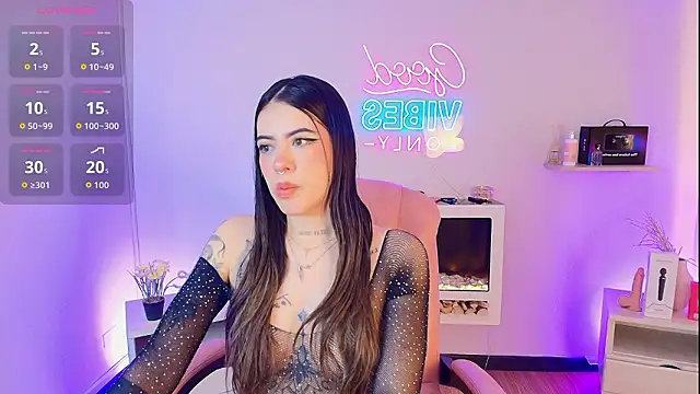 Snapshot of Alice_Vixen chatting on 02.12.26 Alice Vixen online show from 02.12.26