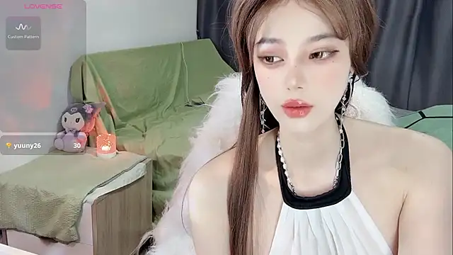 Snapshot of yinyinzi5 chatting on 05.17.26 yinyinzi5 online show from 05.17.26