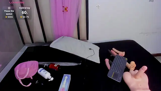 Avi Winklar online show from 04.23.26