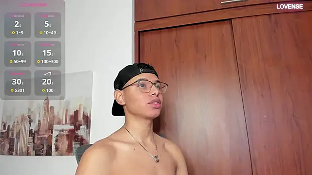 Snapshot of tristan_gold chatting on 09.16.25 tristan gold online show from 09.16.25