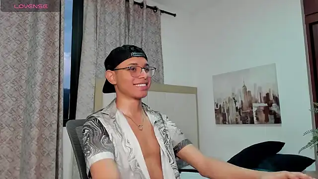 Snapshot of tristan_gold chatting on 09.21.25 tristan gold online show from 09.21.25