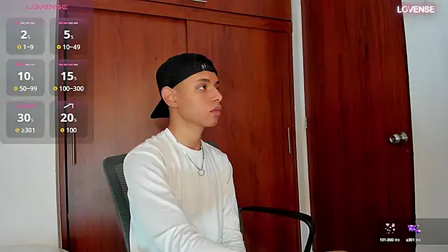 Snapshot of tristan_gold chatting on 09.25.25 tristan gold online show from 09.25.25