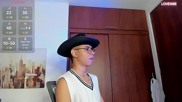 Snapshot of tristan_gold chatting on 10.06.25 tristan gold online show from 10.06.25