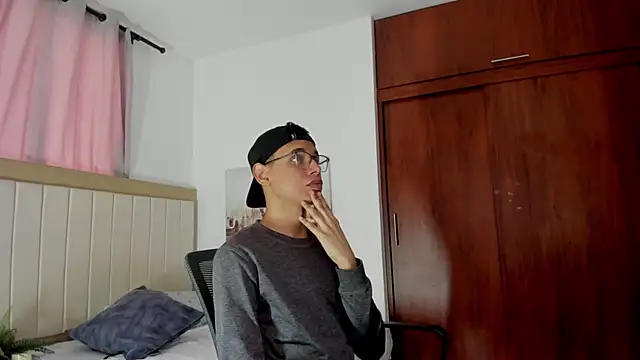 Snapshot of tristan_gold chatting on 10.14.25 tristan gold online show from 10.14.25