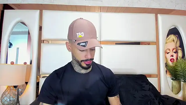 Snapshot of VinzenzRizzo chatting on 10.22.25 VinzenzRizzo online show from 10.22.25