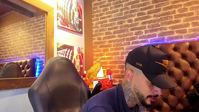 Snapshot of VinzenzRizzo chatting on 11.04.25 VinzenzRizzo online show from 11.04.25