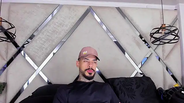 Snapshot of VinzenzRizzo chatting on 11.09.25 VinzenzRizzo online show from 11.09.25