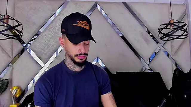 Snapshot of VinzenzRizzo chatting on 11.21.25 VinzenzRizzo online show from 11.21.25