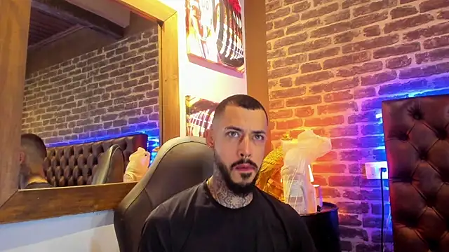 Snapshot of VinzenzRizzo chatting on 11.25.25 VinzenzRizzo online show from 11.25.25