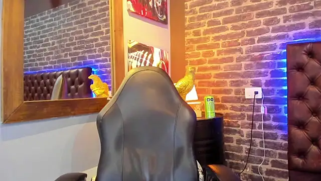 Snapshot of VinzenzRizzo chatting on 12.05.25 VinzenzRizzo online show from 12.05.25