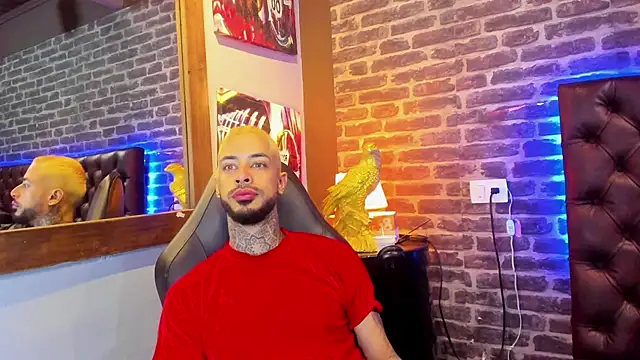 Snapshot of VinzenzRizzo chatting on 12.17.25 VinzenzRizzo online show from 12.17.25