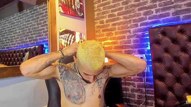 Snapshot of VinzenzRizzo chatting on 12.18.25 VinzenzRizzo online show from 12.18.25